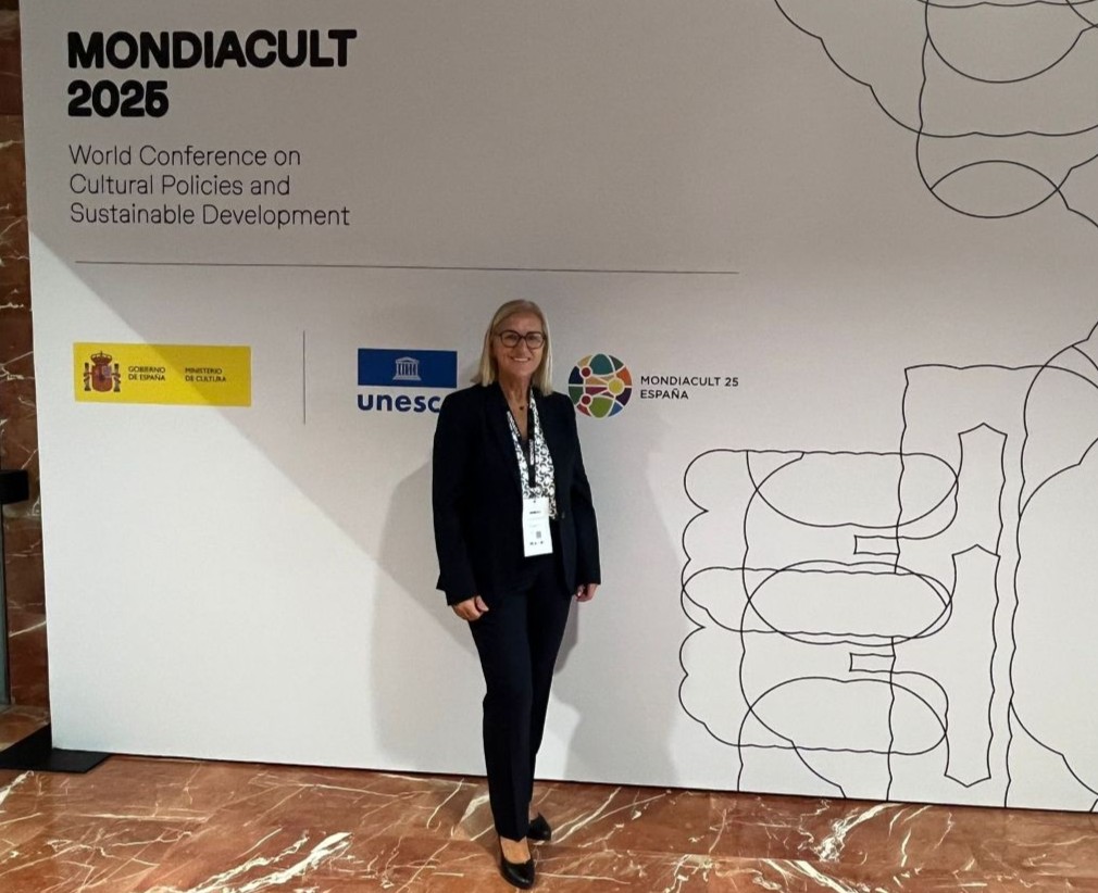 Cultura, paz e inteligencia artificial: la profesora Carmen Parra participa en la conferencia MONDIACULT 2025, organizada por la UNESCO